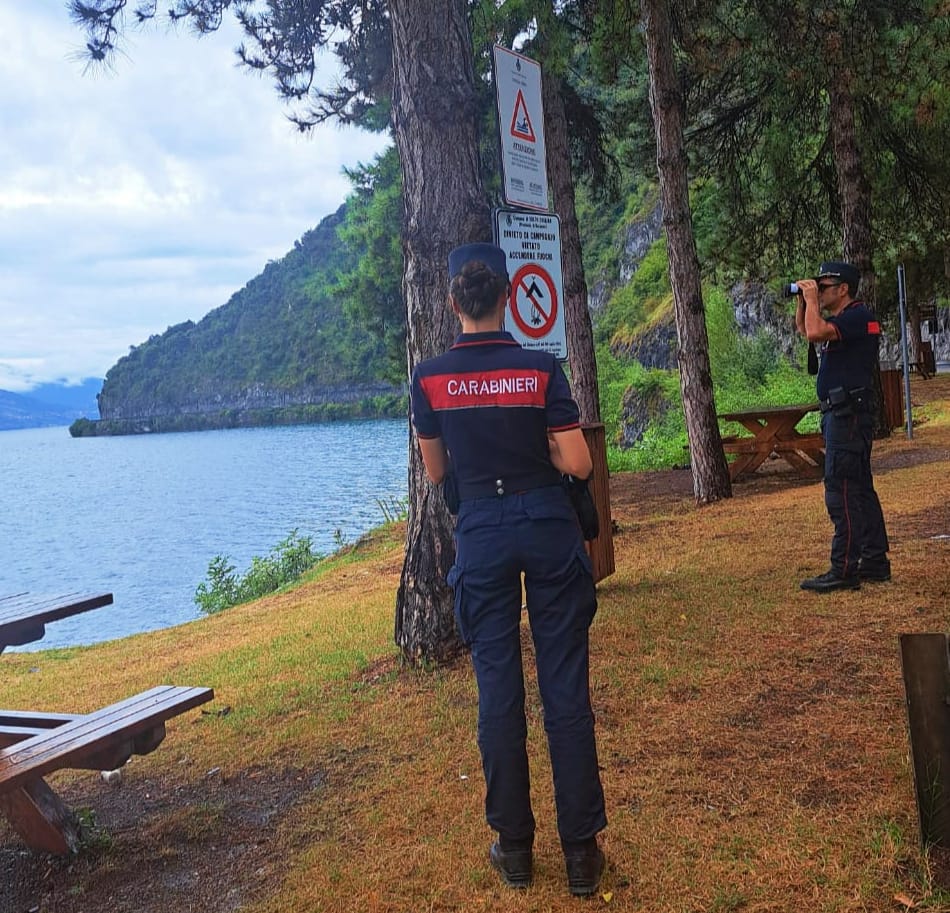 Controlli dei carabinieri forestali a Ferragosto: 20 multe