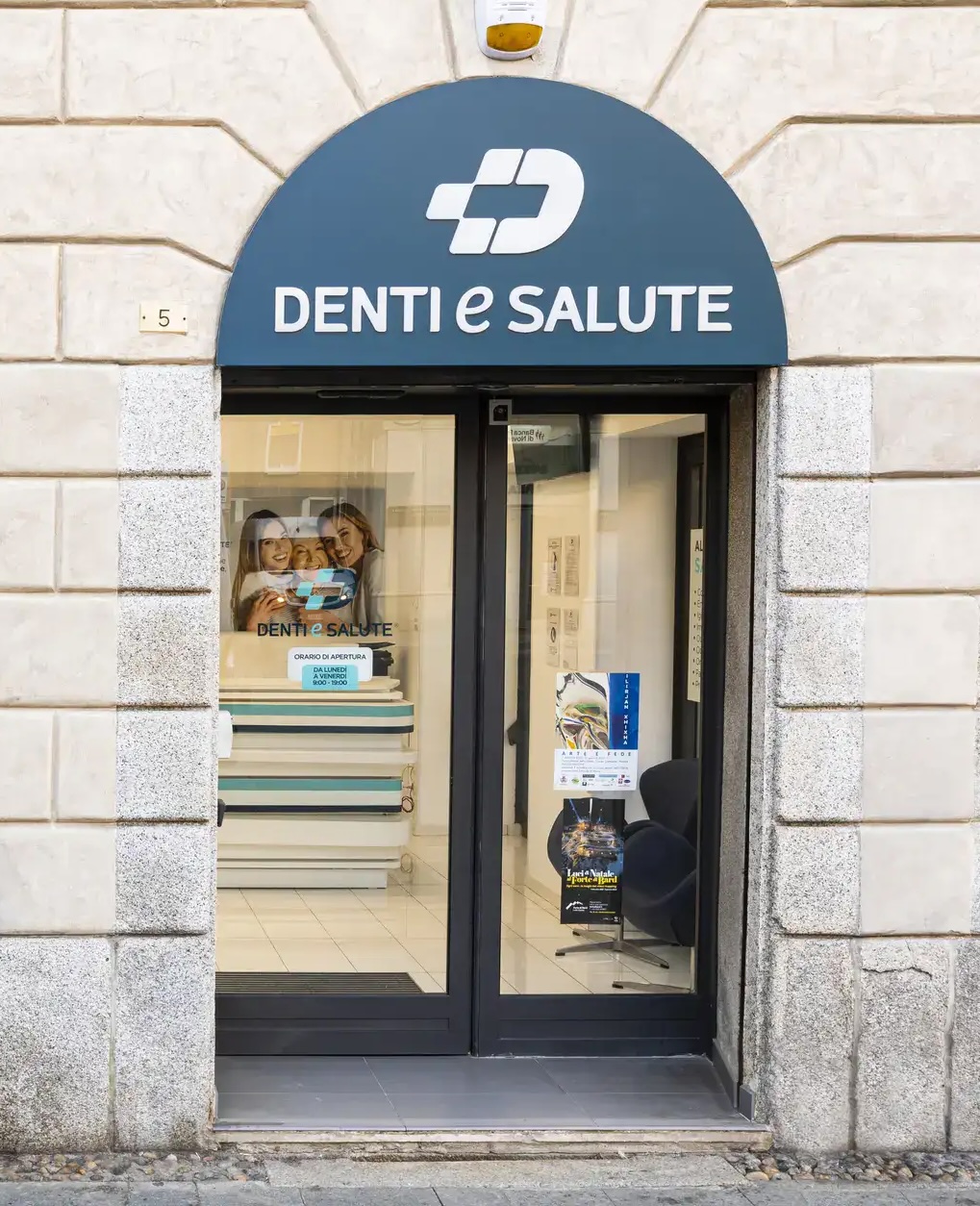 Denti e salute acquisisce 15 centri odontoiatrici in Toscana e Liguria