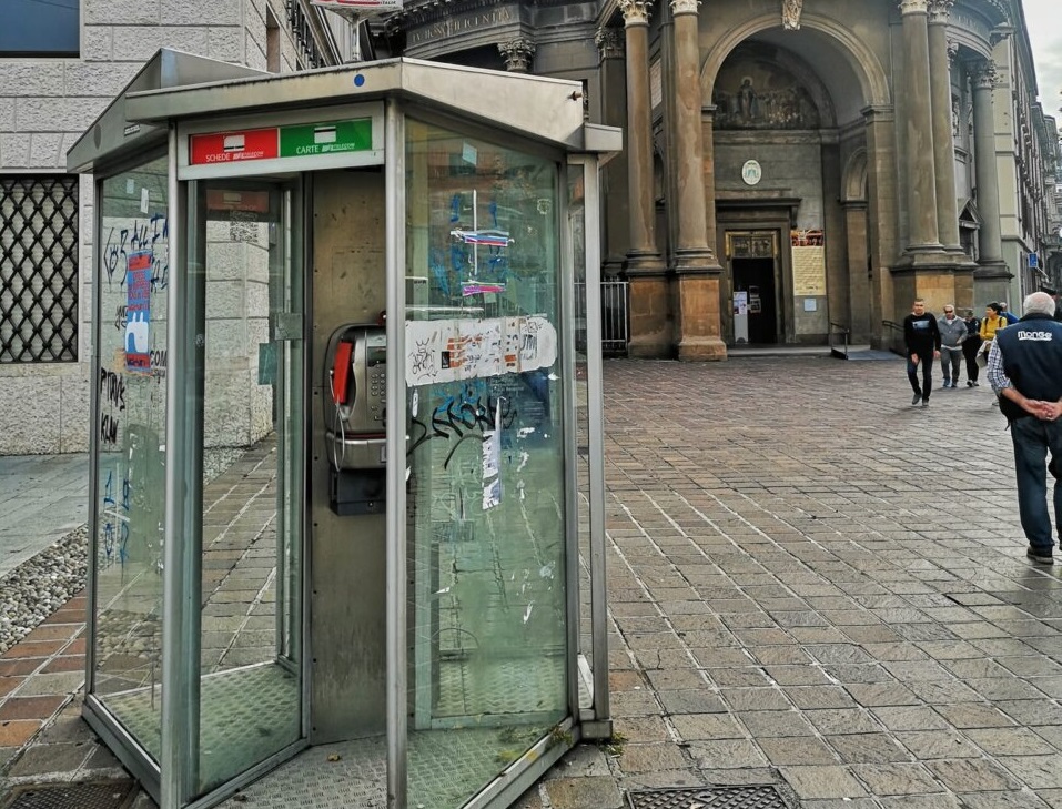 «La cabina vicino ai Propilei, quando sarà tolta?»