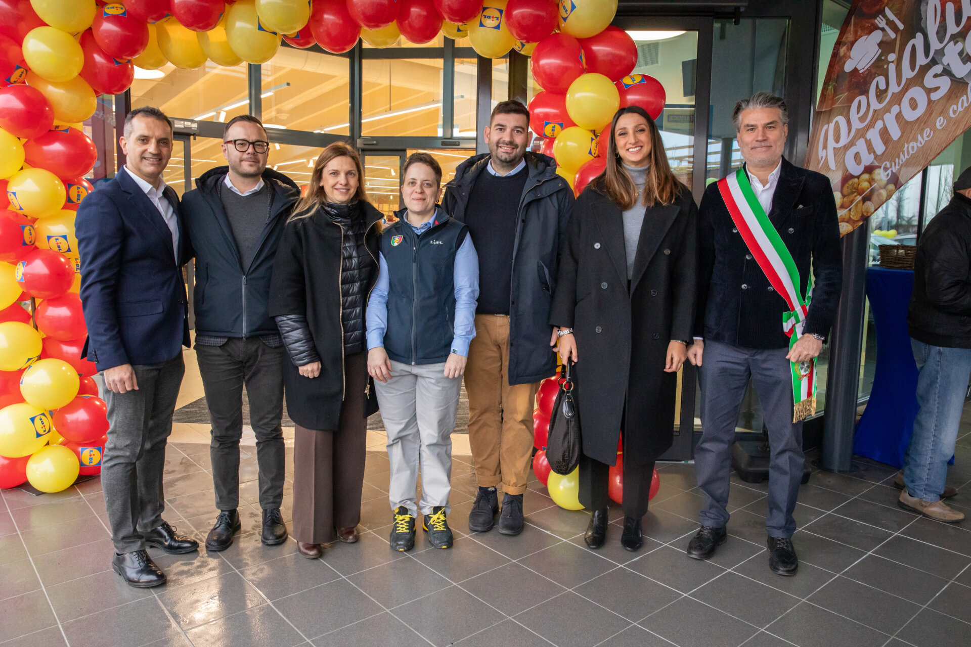 Taglio del nastro per il nuovo Lidl vicino all'ospedale